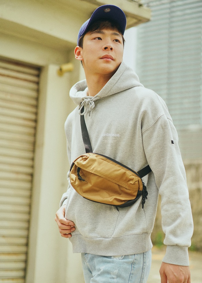 KIM HYEONWOOK　キム ヒョヌク