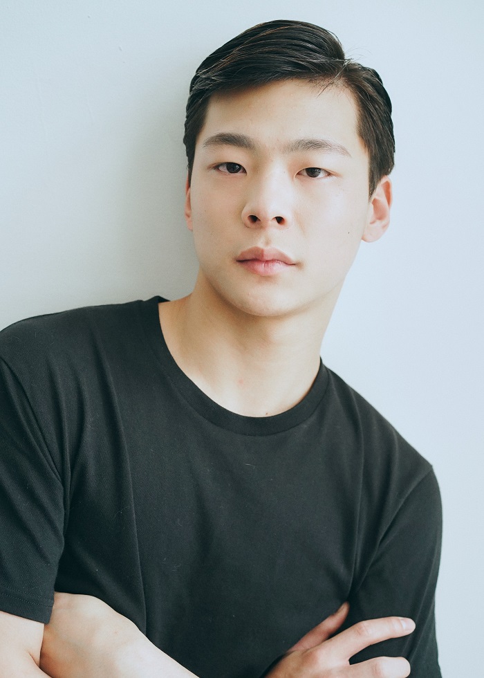 KIM HYEONWOOK　キム ヒョヌク