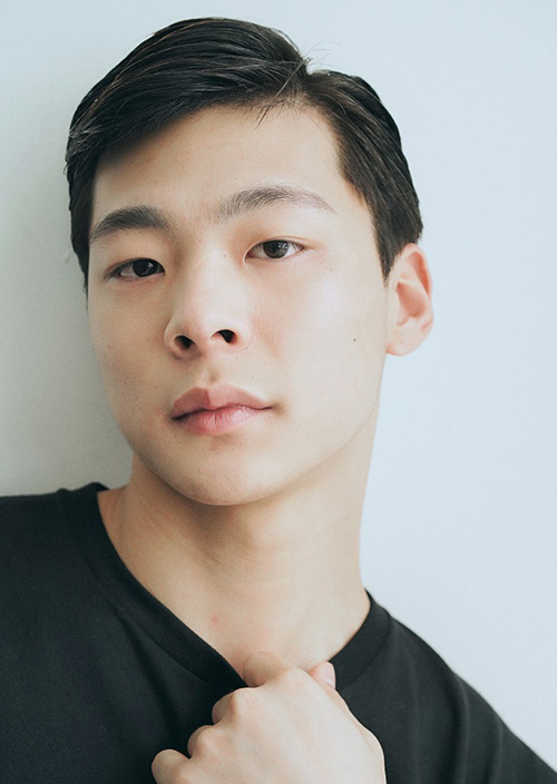 KIM HYEONWOOK　キム ヒョヌク