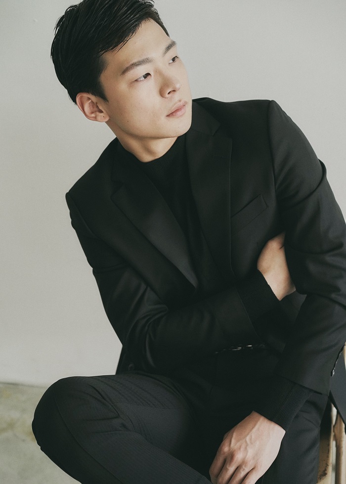 KIM HYEONWOOK　キム ヒョヌク